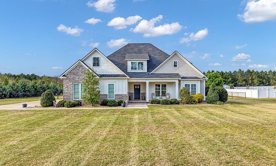 1st image of 124 Creekridge Dr