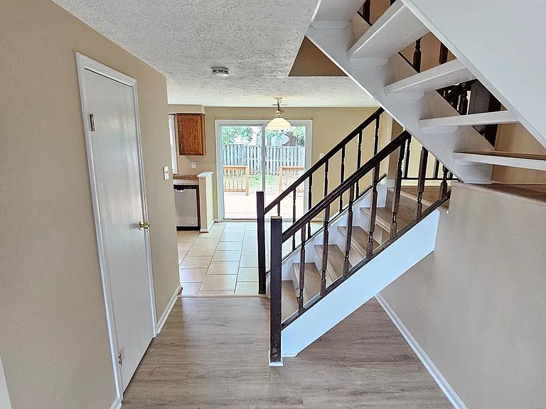 509 Beebe Ct — Photo 6