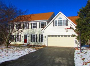 2640 Sun Valley Rd, Lisle, IL 60532