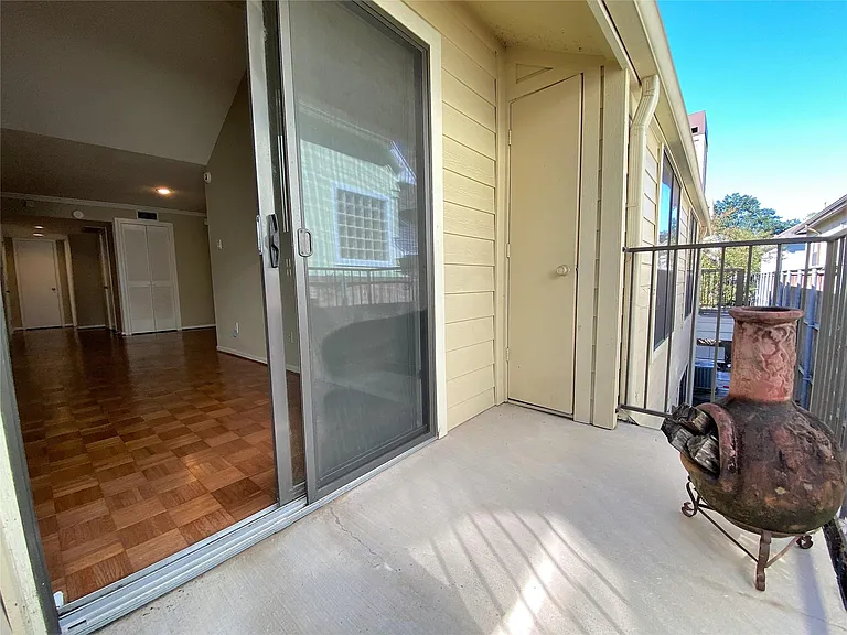 751 Bering Dr #B — Photo 9
