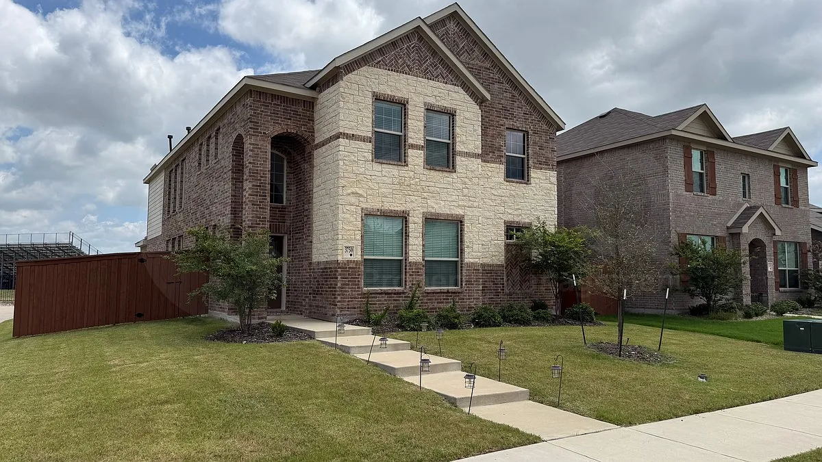 4 bed, 3.5 bath, 2885 sqft, $2,575 — Photo 2