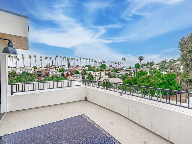 1342 Portia St — Photo 33