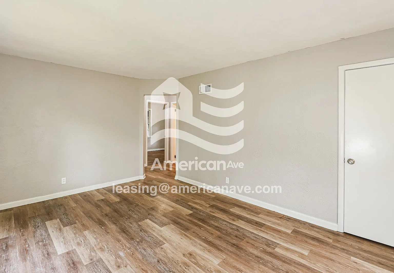 3 bed, 1.5 bath, 912 sqft, $1,322 — Photo 4