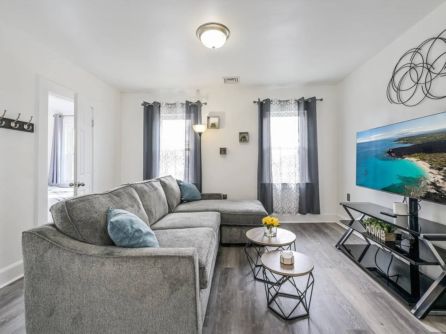 2 bed, $5,000 — Photo 4