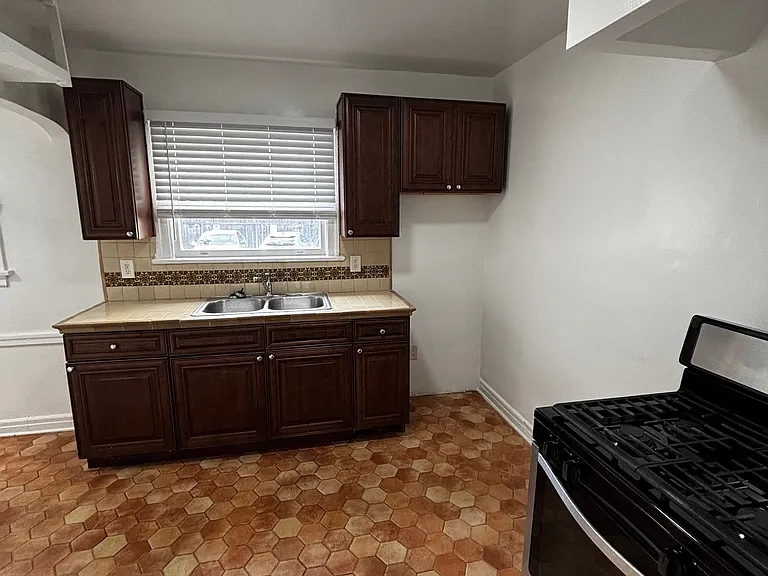 1173 S Norton Ave — Photo 19