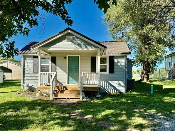 414 Darneal Ave, Richmond, MO 64085