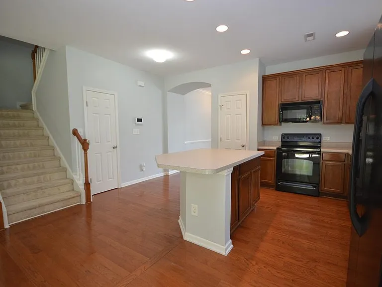 1507 Hinchliff Ct — Photo 6