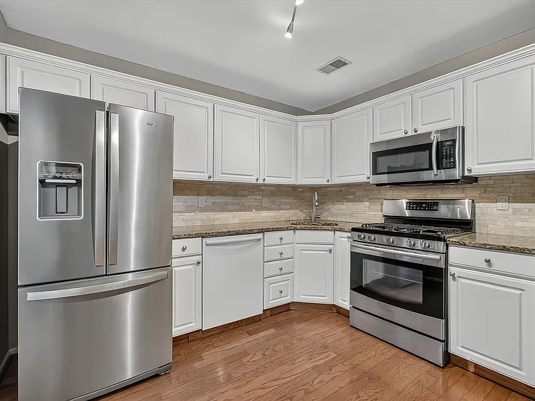2140 Jordan Ct — Photo 5