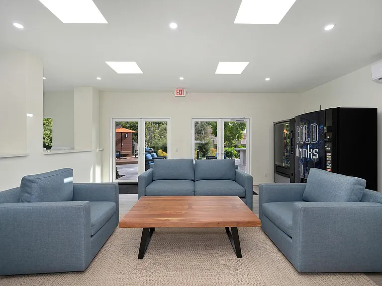 Silver Oak Apartments — Photo 15