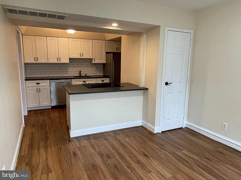 121 E Chelsea Cir — Photo 9