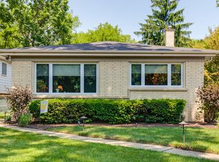 1055 Half Day Rd, Highland Park, IL 60035