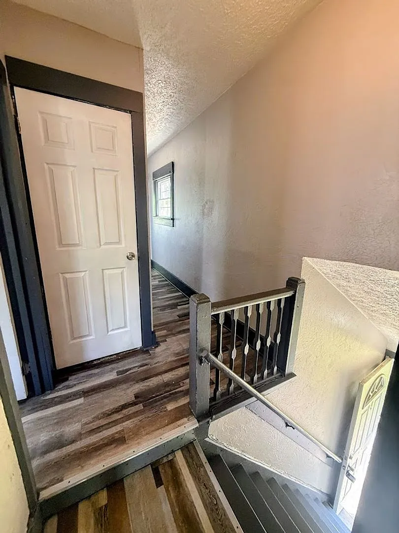 560 Schiller Ave — Photo 2