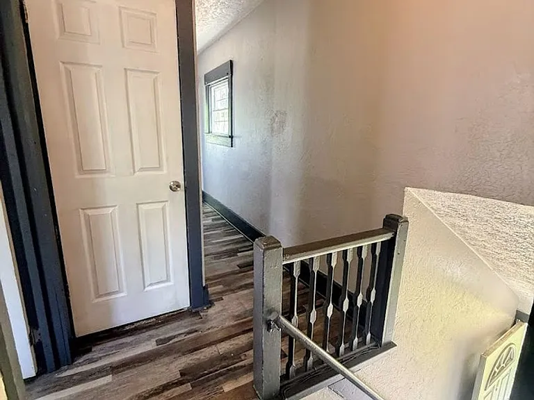 560 Schiller Ave — Photo 2