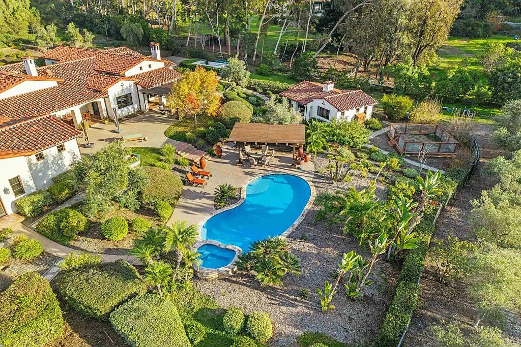 6 bed, 6.5 bath, 8207 sqft, $35,000 — Photo 3
