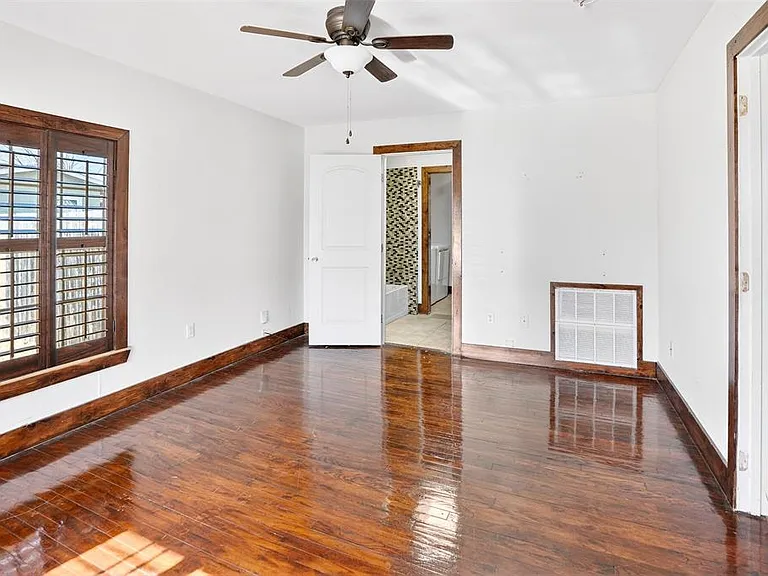 316 W Rucker St — Photo 6