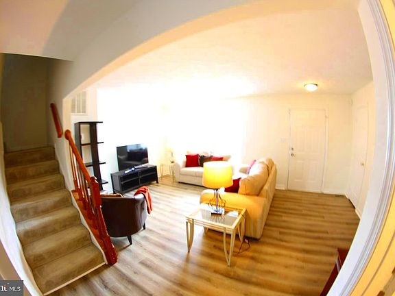 3rd image of 103 Bridgewood Ct