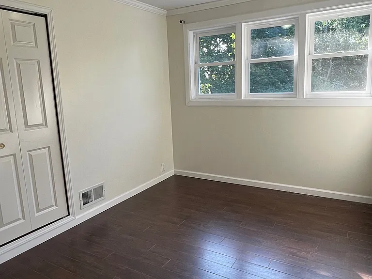 445 W Hewitt Ave — Photo 8