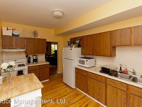 4th image of 1411 W Cornelia Ave APT 3