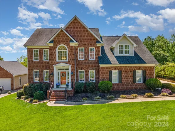 7080 Kidwelly Ln, Matthews, NC 28104