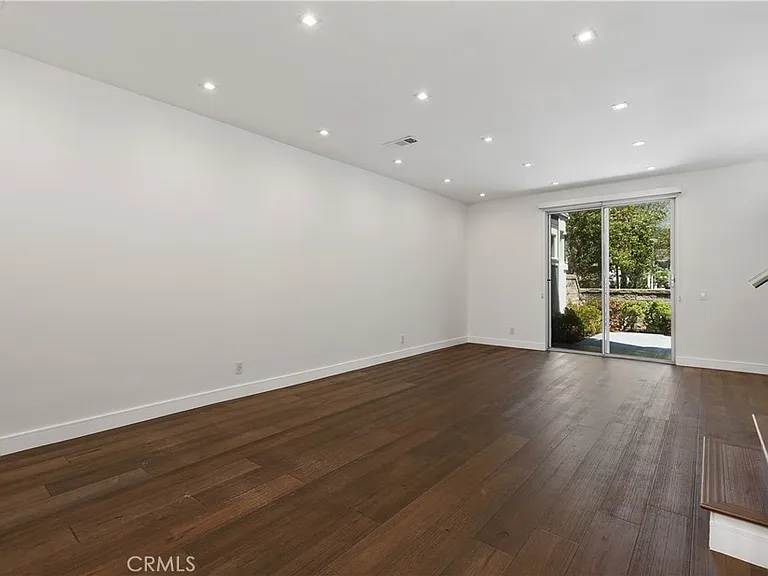106 Breakers Ln — Photo 11