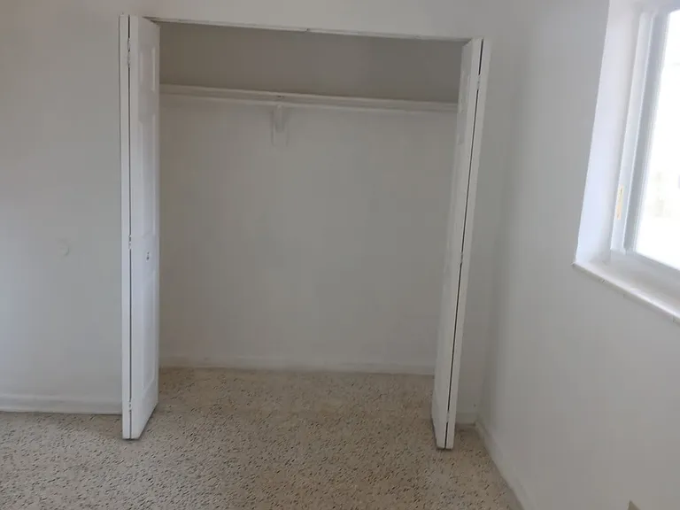460 SW 7th St #5 — Photo 5