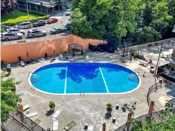 555 Kappock Street image 21 of 23