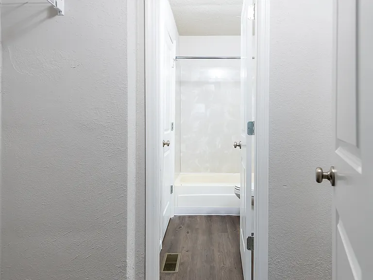Greenwood — Photo 15