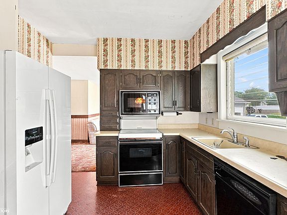 5th image of 206 N Harrison St