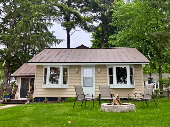 N3911 Lakeside Ln, Wautoma, WI 54982