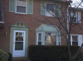 251 Commons Dr NW, Vienna, VA 22180