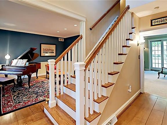 Entry shows that floor plan is open .  Beautiful hardwood floors or new carpeting.  Living Room is to the left and Family Room i