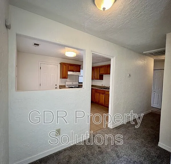 3529 Ross Ave SE — Photo 28