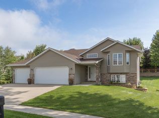 6282 Fairway Dr NW, Rochester, MN 55901