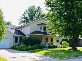 328 Regent Dr, La Crescent, MN 55947