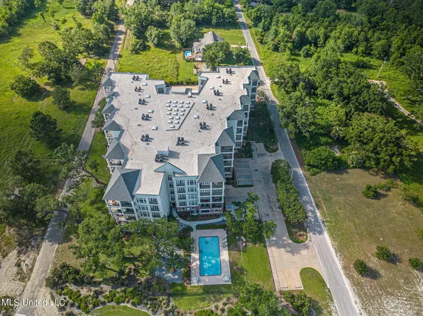 1100 W Beach Blvd APT 202, Pass Christian, MS 39571