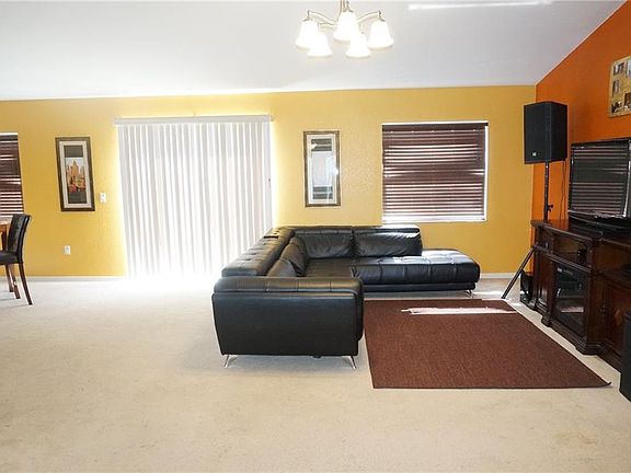 3rd image of 810 Summer Glen Dr