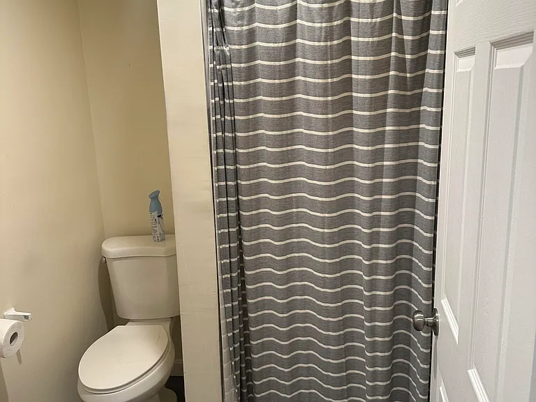 527 E 3rd St #3R — Photo 5