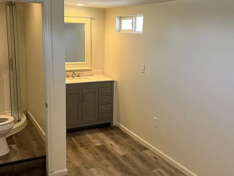 901 Hillcrest Pl #4 — Photo 4
