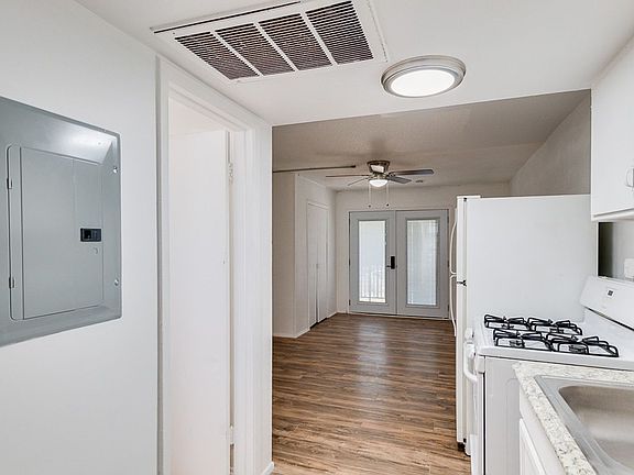 4th image of 3319 N 32nd St #4