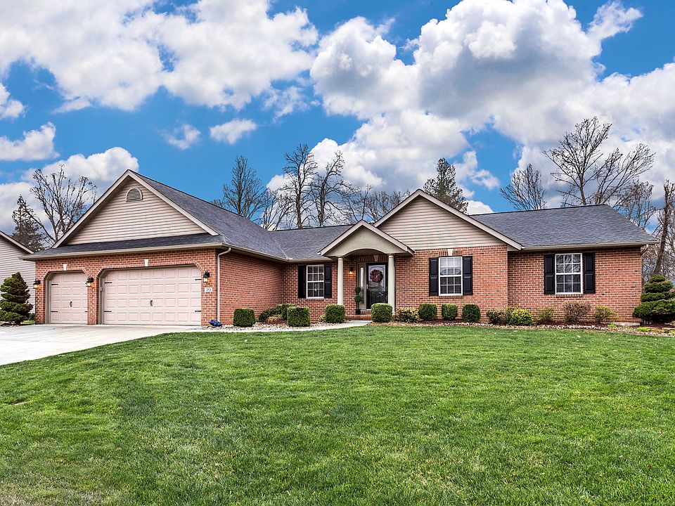 1st image of 70 Oak Leaf Dr