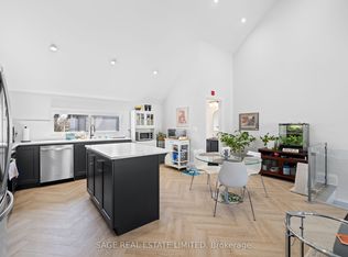 225 Carlton St #4, Toronto, ON M5A 2L2