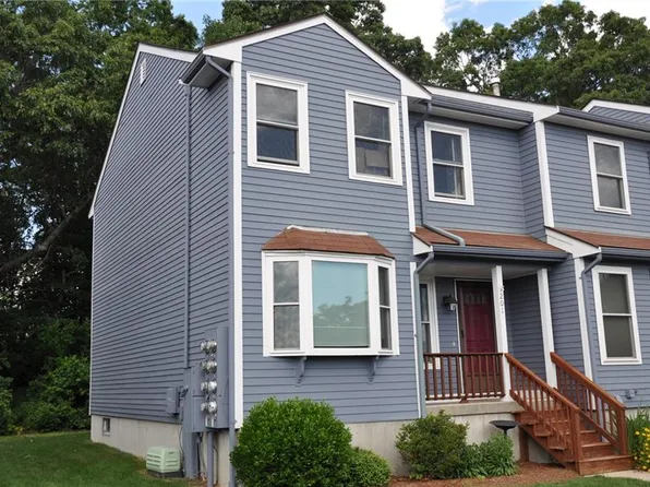 200 Heroux Blvd Unit 201, Cumberland, RI 02864