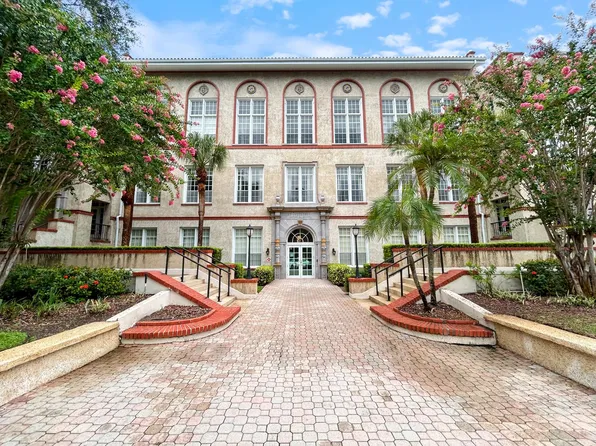 701 Mirror Lake Dr N APT 120, Saint Petersburg, FL 33701