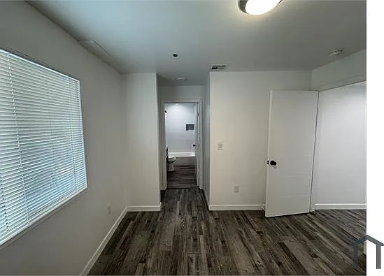 1348 W 41st Pl — Photo 2