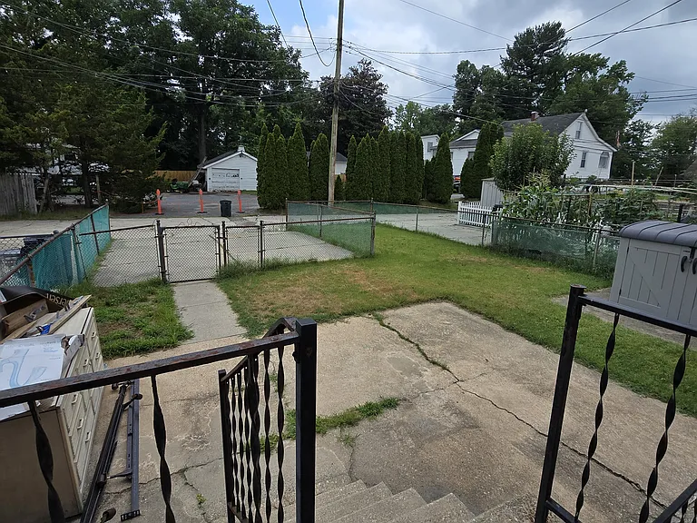 329 Leeanne Rd — Photo 10