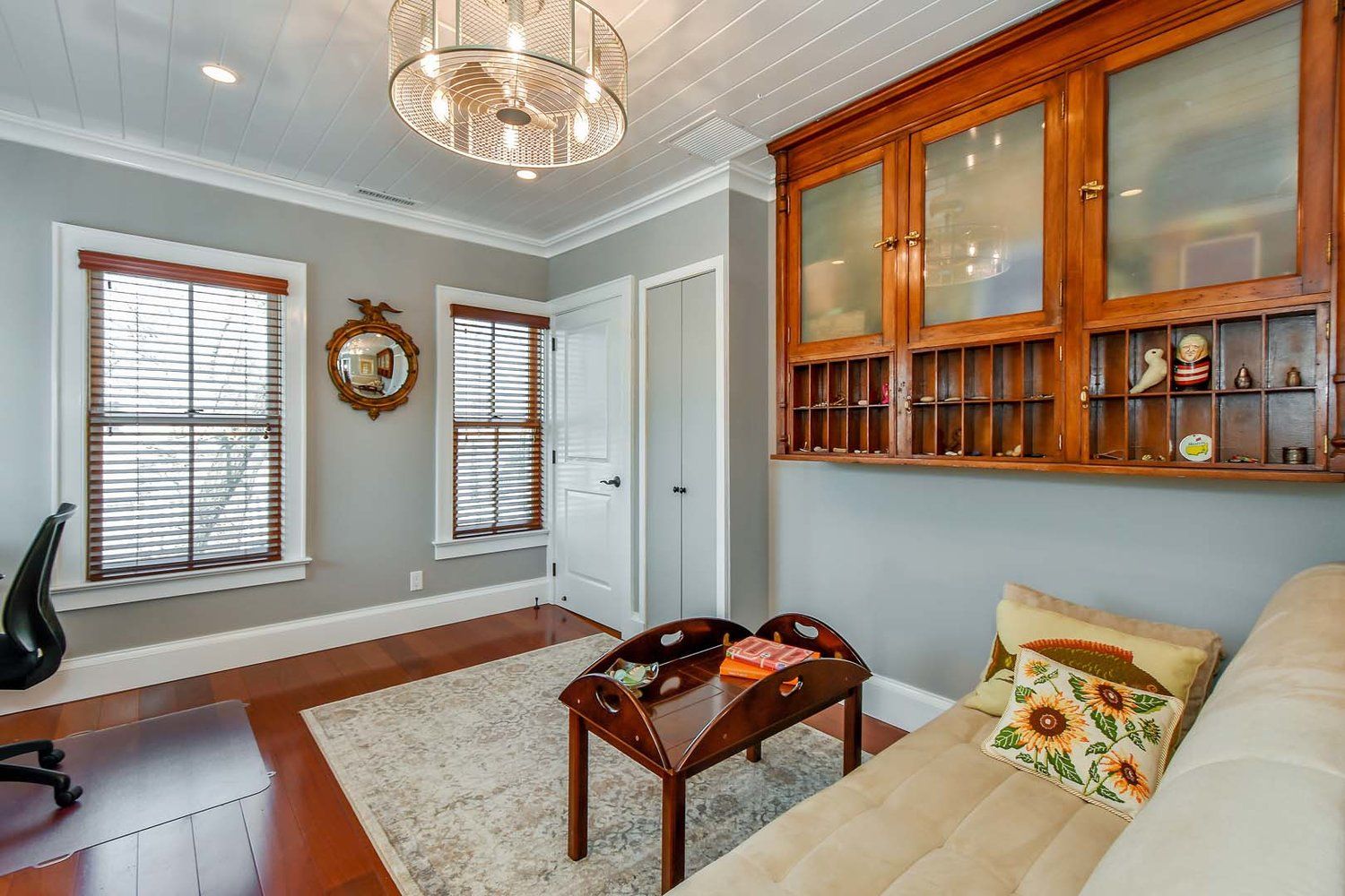  Master Bedroom Living Area
