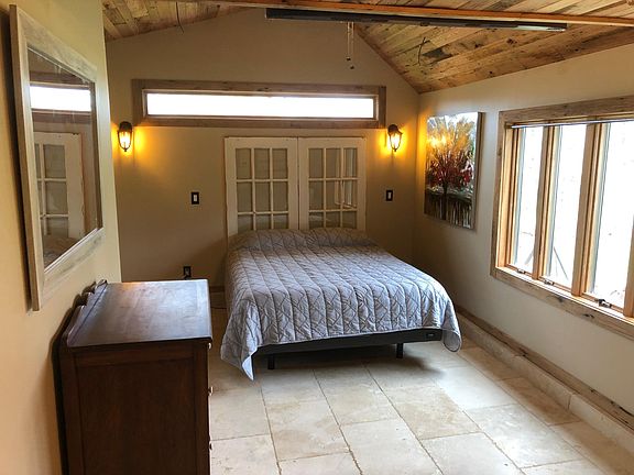 2nd image of 935 Lake Dr