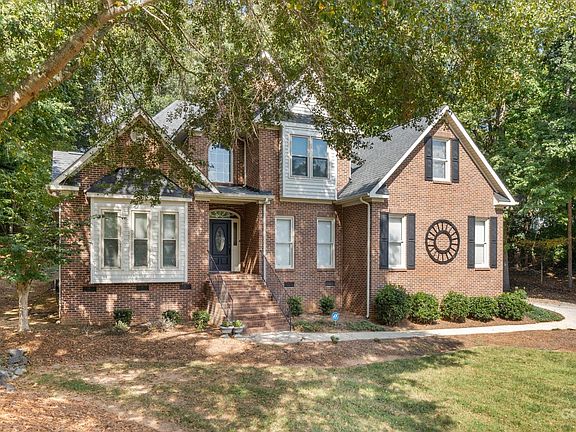 4th image of 2808 Briar Cir