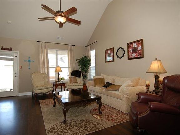 4th image of 205 Hilltop Dr