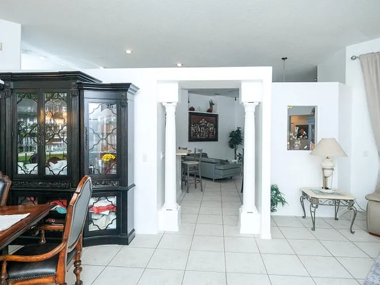 1814 Wisteria St — Photo 2